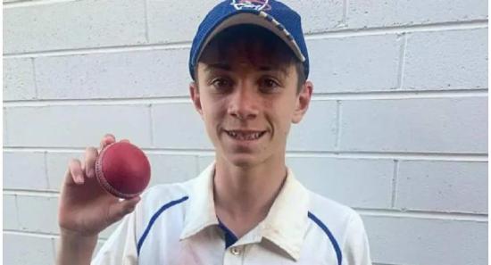 ඕස්ට්‍රේලියාවේ ක්‍රීඩකයෙකු පන්දුවක් වැදීමෙන් මරුට